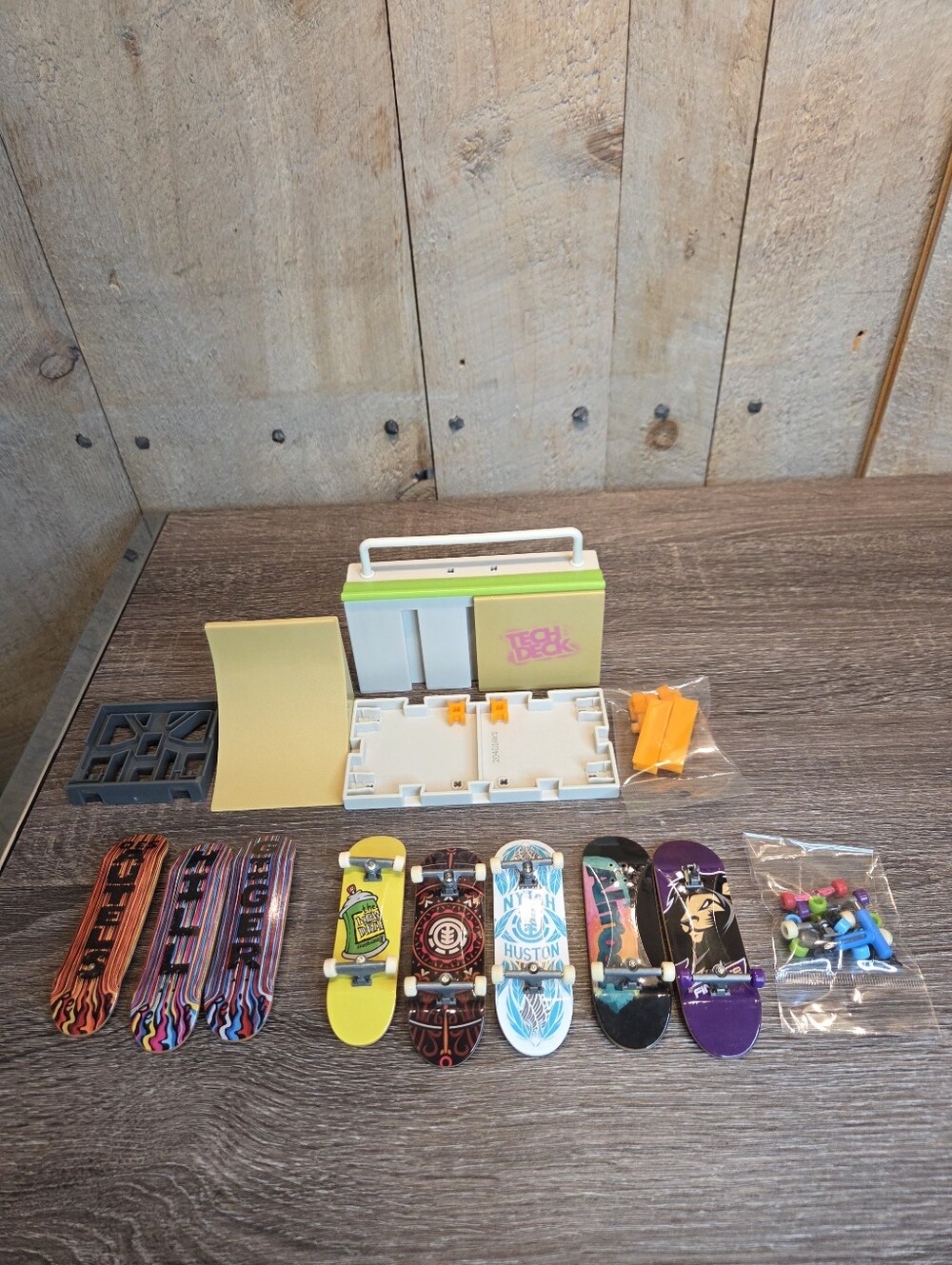 Tech Deck 8 Boards 1 Ramp And Fingerboards And Random Parts Acessories Lot